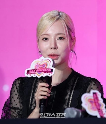 [INFO] SM also has confirmed and said that their exclusive contract ended and how she has been with them for a long time and thanked Sunny for her activities and asking to support her new path. n.news.naver.com/entertain/arti…