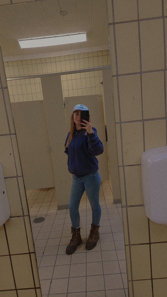 Show me a selfie you took at work 👀😘