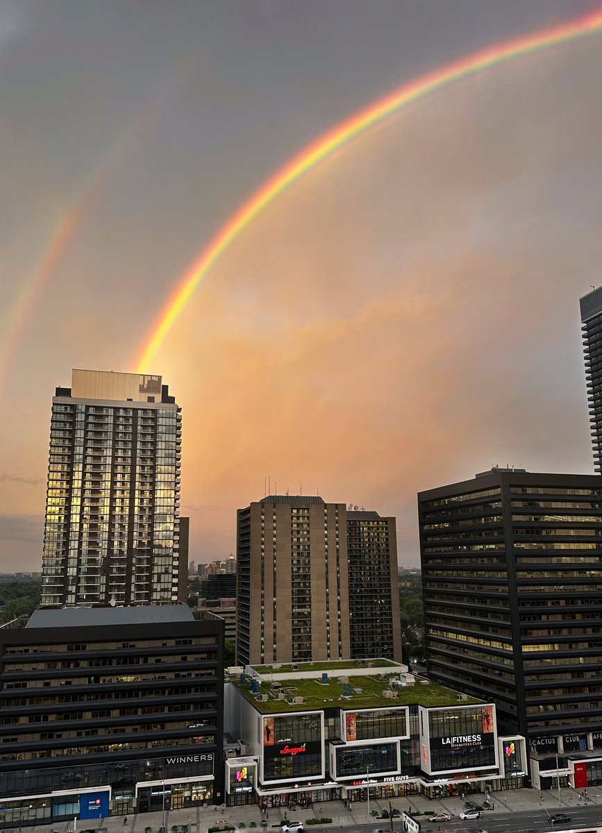 awhitebean's tweet photo. What’s better than a summer #sunset? A rainbow summer sunset 💕 https://t.co/Nvrraf5bG9