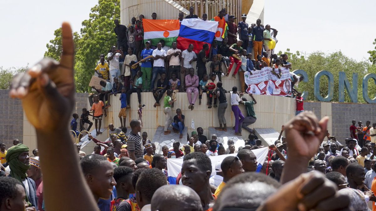 InfraHaz's tweet photo. According to US propaganda:

When a handful of Nazis in Ukraine unconstitutionally remove the president with CIA backing, it's a "democratic revolution."

When the people of Niger depose a criminal president with overwhelming popular support, it's a "coup." https://t.co/HanGHr6vwn