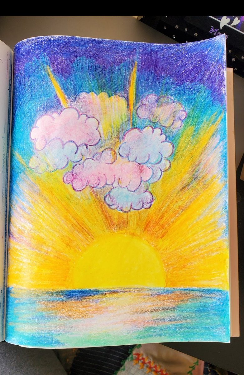 Drawing with #Crayola crayons 🖍️
😊 
#nofilter #innerchild #artheals