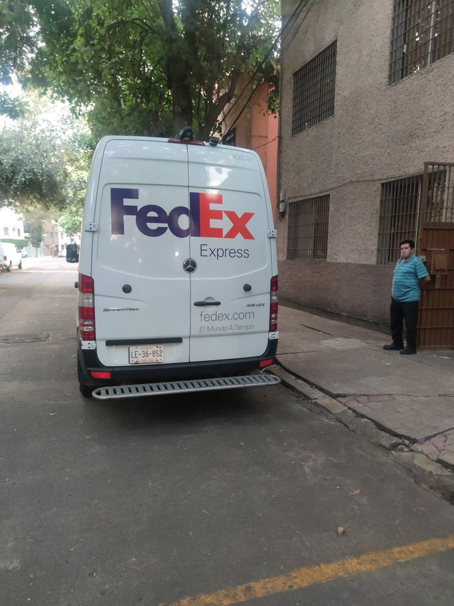 EdgarSauce's tweet photo. @MexicoFedex estacionaron tu camioneta en mi salida, y no me deja salir! No abuses NO PUEDO SALIR DEL DOMICILIO. COLONIA SAJ MIGUEL CHAPULTEPEC https://t.co/A6NaqgEYxw