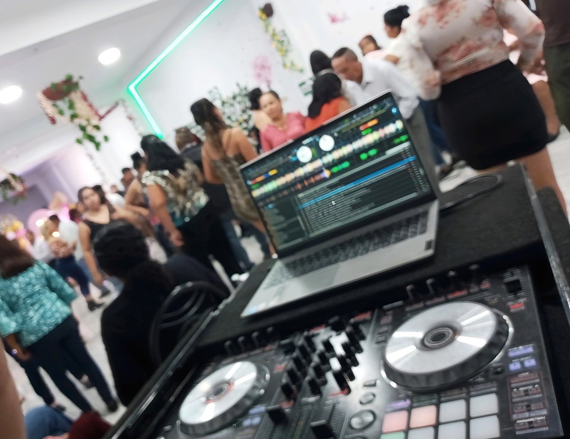DjJamzChiclayo's tweet photo. Baby Shower @ La Victoria, Chiclayo

🎧 Dj Jamz - DJ &amp; Sonido 🔊
📱 Contratos: 981 920 684 
🤳 Telegram: https://t.co/ZE8krvuwGp

#babyshower #dj #EnVivo #alquiler #sonido #profesional #chiclayo #eventos2023 #fiestas #cumpleaños  #tematicas #pioneerdj #seratodjpro #mixing #cix https://t.co/FrDfdEL4xY