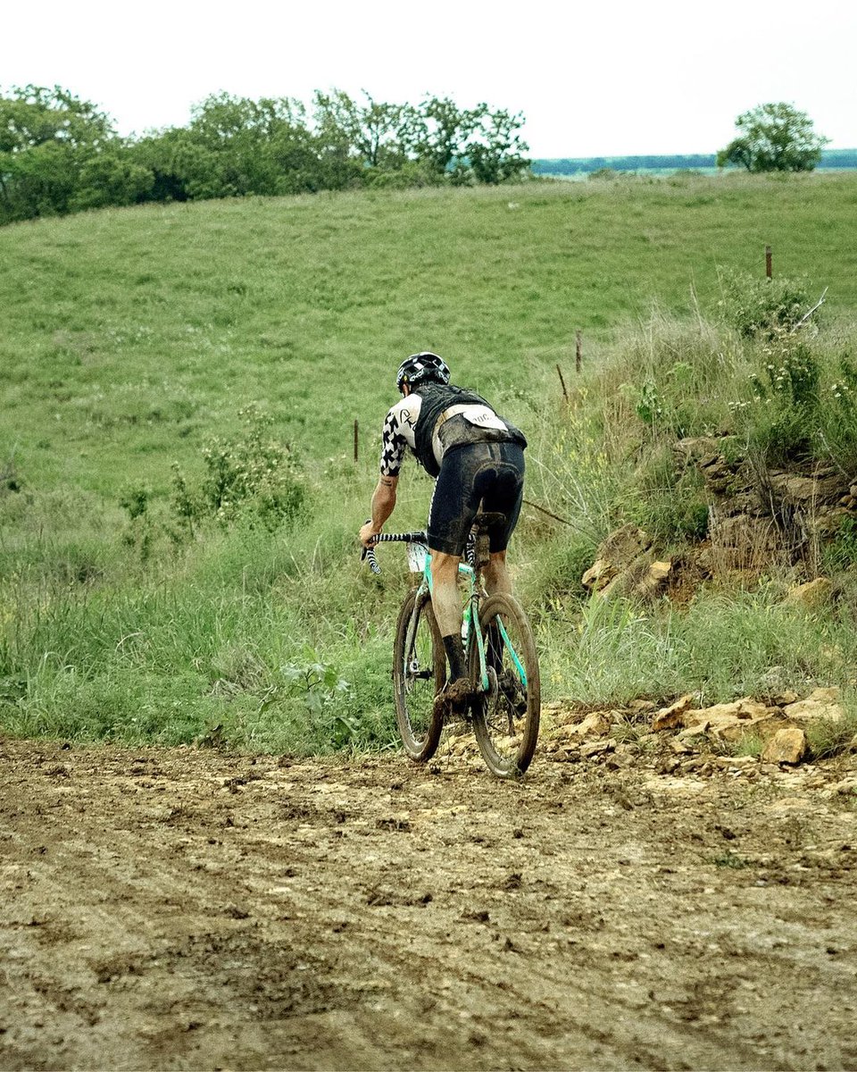 BianchiJAPAN's tweet photo. Impulso Proは笑顔がこぼれるようなスピードの喜びを形にしたもの。レースを高速で駆け抜けるライダーに無限大の楽しさを。

#Bianchi #RideBianchi #BianchiBicycles #ImpulsoPro #Gravel #UnlimitedGravel #UnlimitedFun https://t.co/O6zrpkbkS9