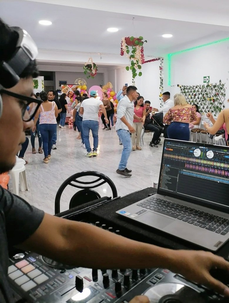 DjJamzChiclayo's tweet photo. Baby Shower @ La Victoria, Chiclayo

🎧 Dj Jamz - DJ &amp; Sonido 🔊
📱 Contratos: 981 920 684 
🤳 Telegram: https://t.co/ZE8krvuwGp

#babyshower #dj #EnVivo #alquiler #sonido #profesional #chiclayo #eventos2023 #fiestas #cumpleaños  #tematicas #pioneerdj #seratodjpro #mixing #cix https://t.co/FrDfdEL4xY