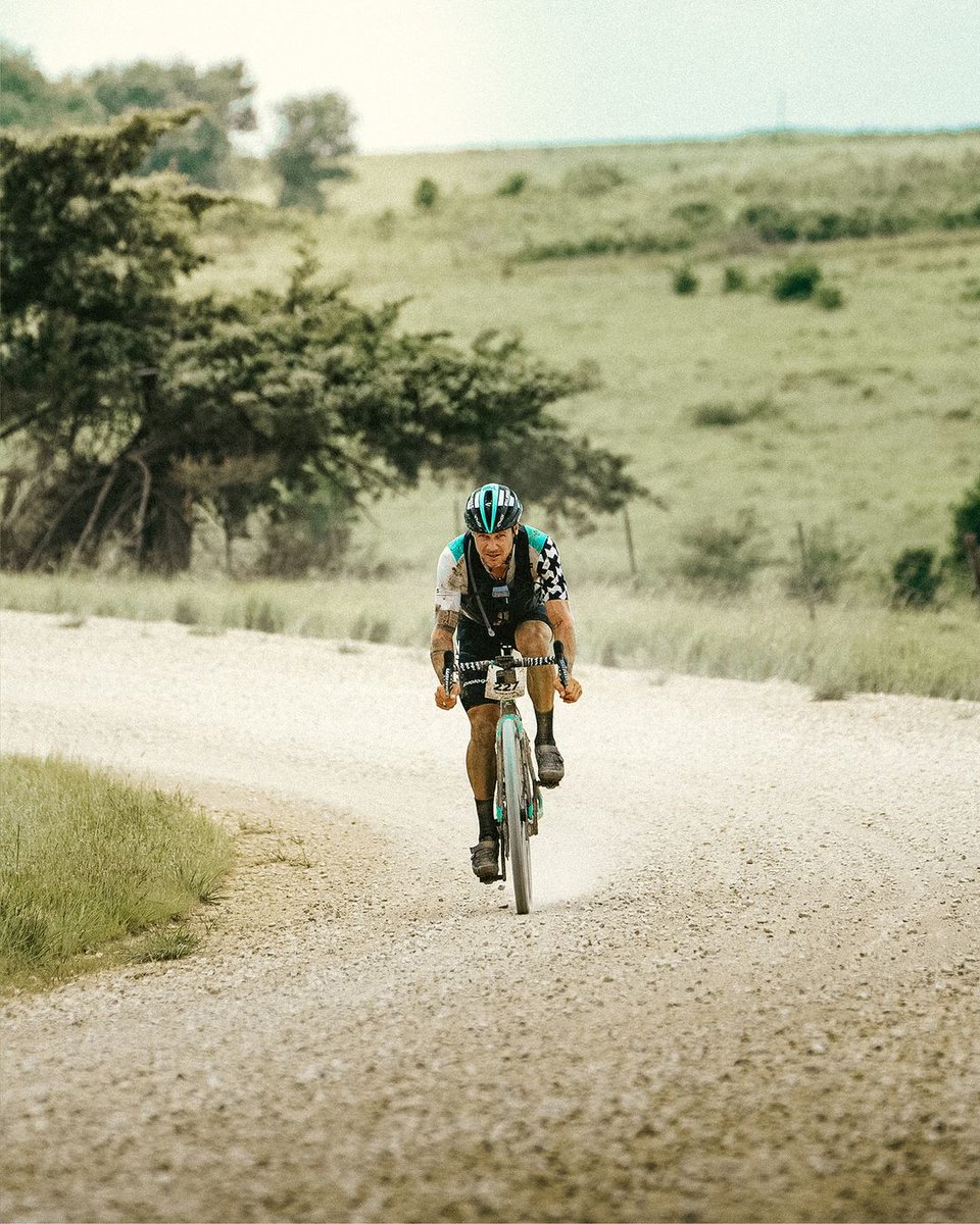 BianchiJAPAN's tweet photo. プロの自転車選手としてのキャリアを終えてから、ニコラス・ロシュ @roche_nicholas はグラベルに活躍の場を移した。

ニコが選ぶのは競争の楽しさを呼び起こすグラベルロードImpulso Pro。

#Bianchi #RideBianchi #BianchiBicycles #ImpulsoPro #Gravel #UnlimitedGravel #UnlimitedFun https://t.co/oVEqpRiFPH
