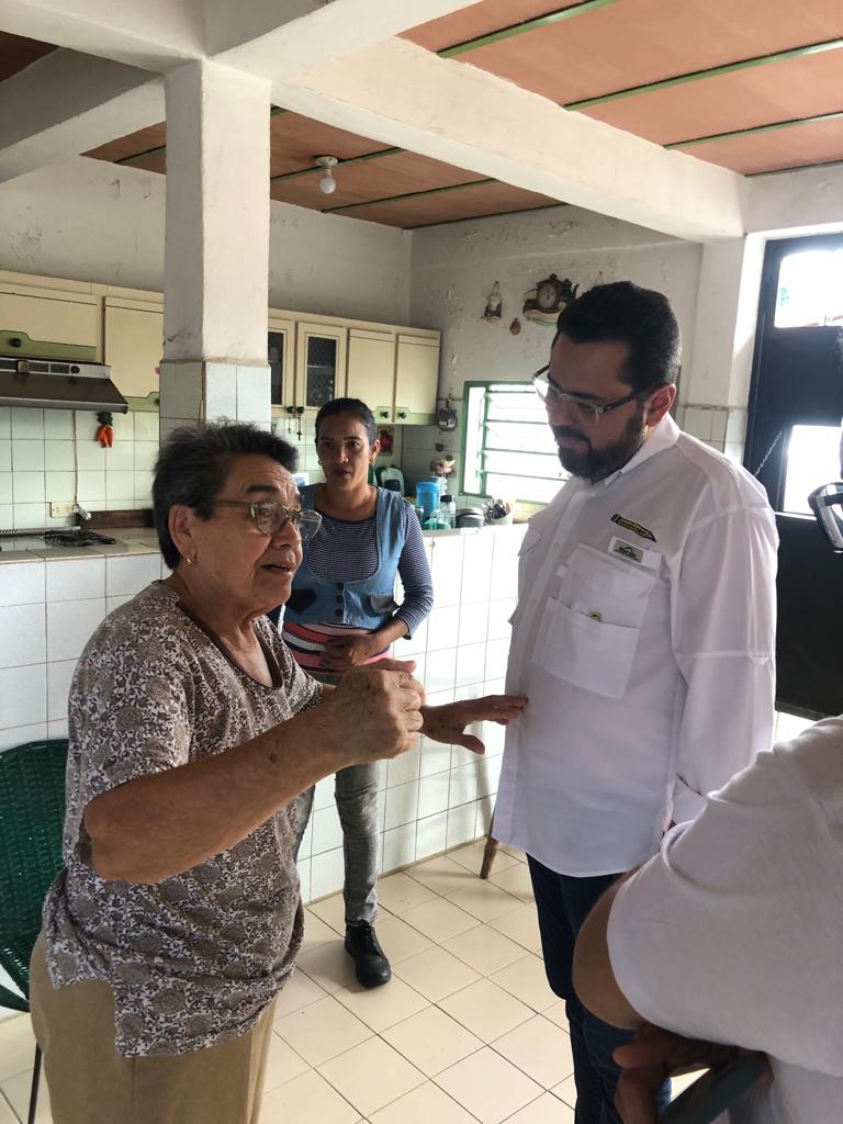 SocioPolitica's tweet photo. La educación es el petróleo del siglo XXI. Profesor Antonio Ecarri Candidato Presidencial independiente. https://t.co/SF5IuLIOun