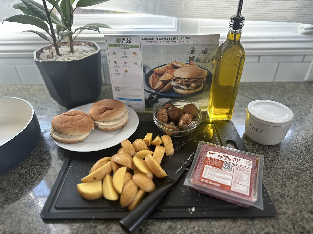 Gigz's tweet image. Made this Shroom N’ Swiss Beef Burger which was really good. Shoutout to @HelloFresh for sponsoring the channel

They’re currently offering 16 free meals + free shipping using the link below. Be sure to check it out #HelloFreshPics #ad

strms.net/hellofresh_gigz