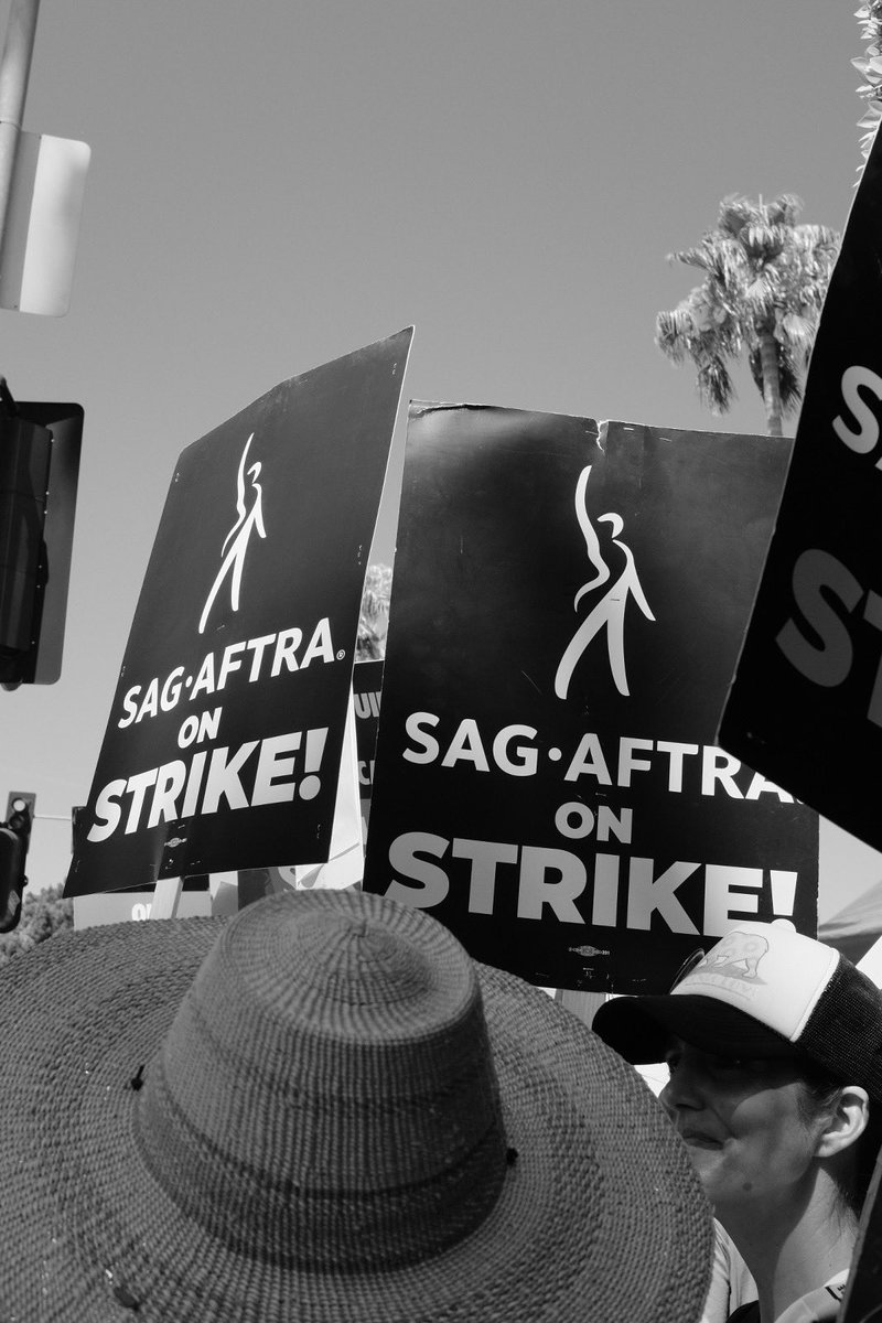 JohnGarofolo13's tweet photo. My niece, nephew and I supported the @WGAWest Veterans Picket this past Friday.  Here are a few pics including a surprise Seal Team cast member. #WGFVets @WGAEast @PreWGAStrike @SEALTeam_pplus @sagaftra https://t.co/73o99YC4F4