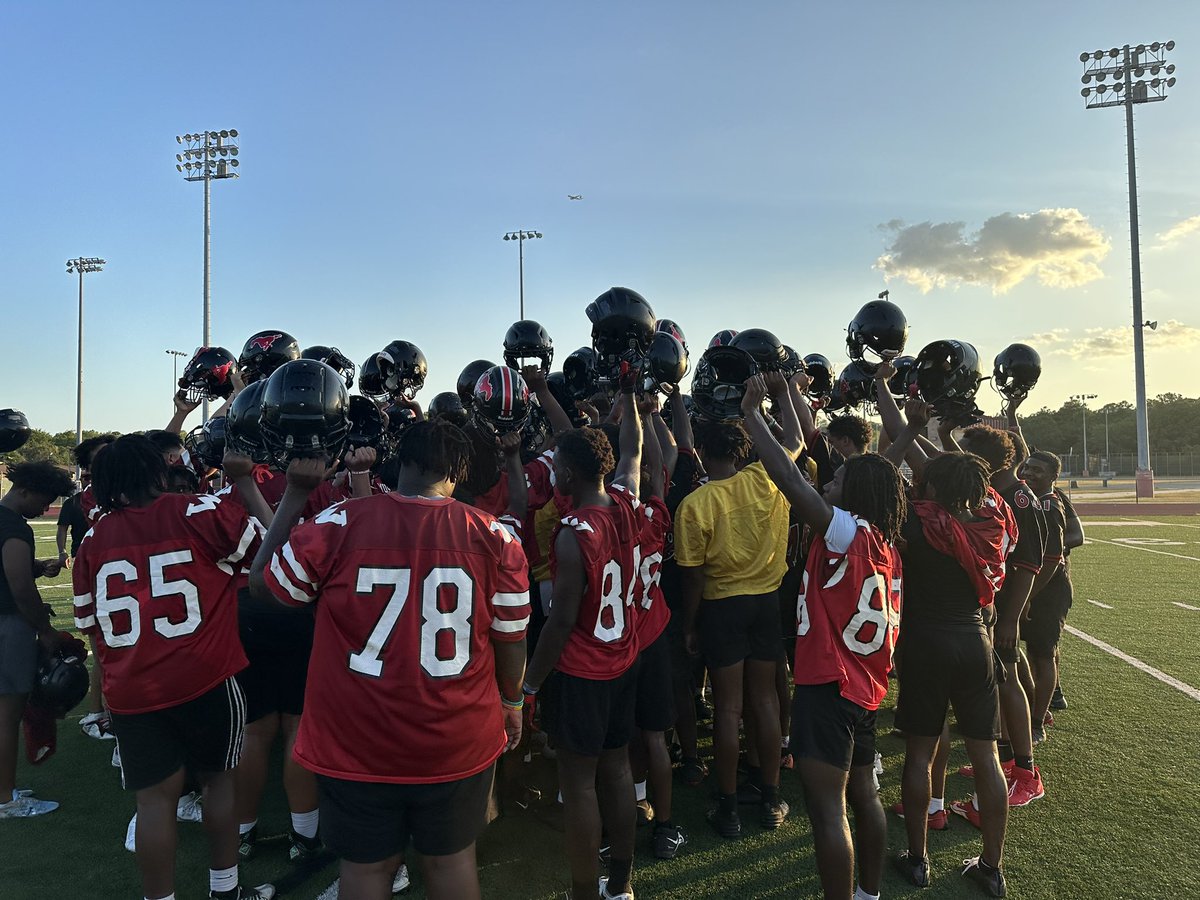 CoachHill_7's tweet image. Practice one in the books! 

We have a long way to go but I’m excited about this team. 
#NOPE