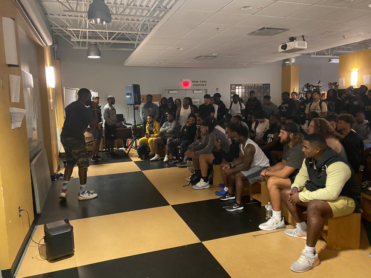 CoachPenn's tweet photo. Thank you @deepjackson for speaking and performing for our team!!! #ItStartsAtState #1and0 #WVrap https://t.co/XIlSkxsp5l