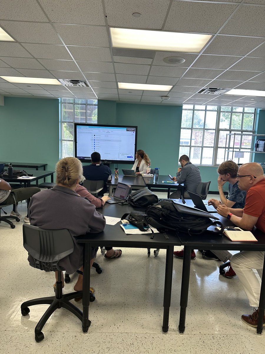RaymieVenable's tweet photo. Another great day @CityLabHS @IDEA_at_Fannin ramping up with choice PD sessions to make the most of 23-24! @TransformDISD @PersonalizeDISD @RubyRamirezDISD #CityView #PLPack https://t.co/uaVbBN9PVr