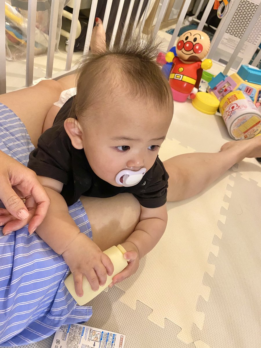 comani_rita's tweet photo. くっつき虫2人がくっつきあっていました👶🏻🧸💗保育園からギャン泣きで帰ってきた坊ちゃんを心配してすぐ駆け寄ってたお姉ちゃん。弟心配しててすごいかわいかた😢優しいお姉ちゃんがいてしあわせだね！！昨夜はごはん中グズグズでずっとママにくっついてた坊ちゃんでした。ばく https://t.co/2J22rU9CzJ