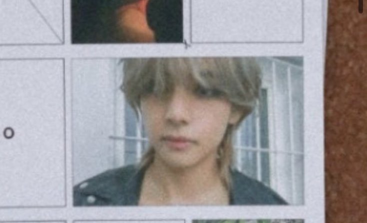 he’s so androgynous 70’s lead singer rockstar coded