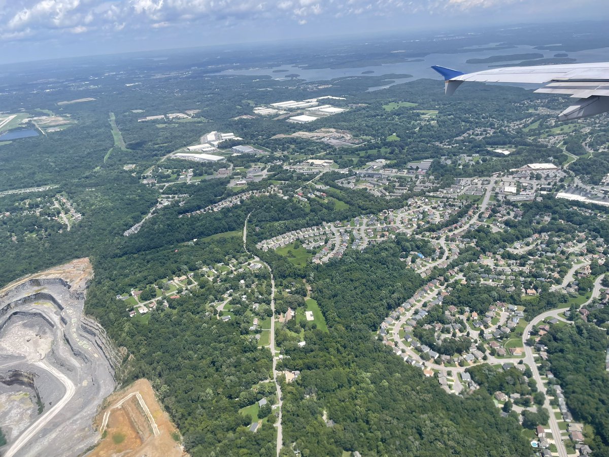 WenMenDegen's tweet photo. On the flight out of Nashville I a peek at what @RoveWorldApp is setting up for next year - and damn, these guys are building. 

#solanasummerfest #solanapoolparty https://t.co/QDZpdpwLiI