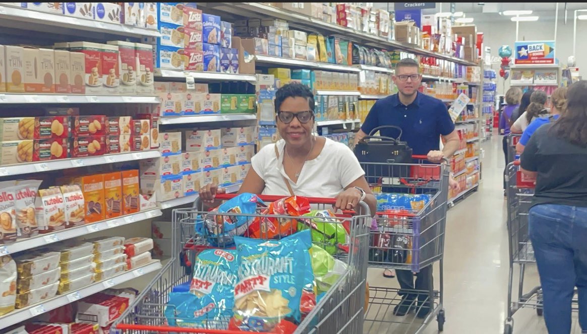 JamesAnd54's tweet photo. What a great day! We got to celebrate our @WillisSchools by gifting a shopping spree to each campus again this year! Fun to see everyone having fun in your @heb Willis!  What a great community to be a part of! @WillisisdF @Willis_HS_TX @WISDBrabham @CoachJGlenn @SaraGoolsby1 https://t.co/5loxncKLM8