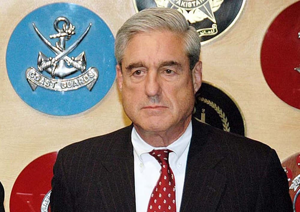 everydaypower__'s tweet image. 🔍 Explore the insightful mind of Robert Mueller! 📚 Dive into a collection of thought-provoking quotes that offer a glimpse into his perspective on justice, integrity, and leadership. Uncover the wisdom: 👉 buff.ly/3idqxJh #RobertMueller #QuotesOfWisdom