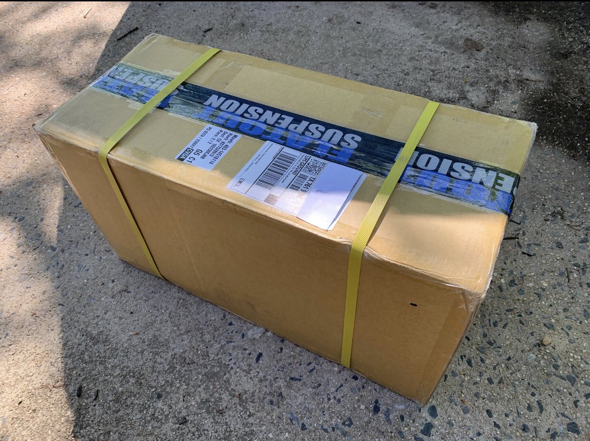 FlatoutSus's tweet photo. @Stevo6766 It’s a plain box with Flatout tape on it. It’s obvious it’s from us. Looks like this.. https://t.co/xQi83oHYCO