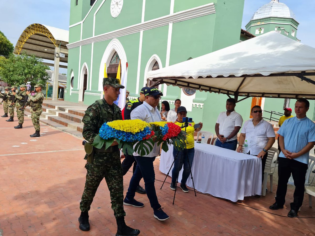 Ejercito_Div1's tweet photo. El #Biver2 de la #SegundaBrigada realizó en 6 municipios del departamento del #Atlántico ofrendas florales en conmemoración al 7 de agosto.
#DíaDelEjército https://t.co/4tM7RDrkO6
