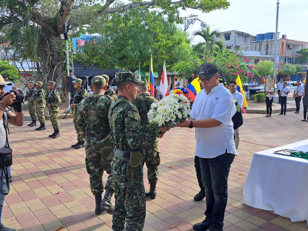 Ejercito_Div1's tweet photo. El #Biver2 de la #SegundaBrigada realizó en 6 municipios del departamento del #Atlántico ofrendas florales en conmemoración al 7 de agosto.
#DíaDelEjército https://t.co/4tM7RDrkO6