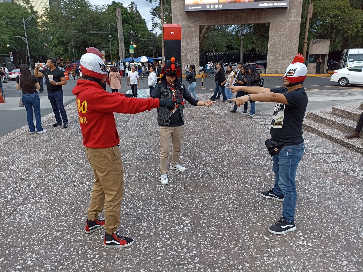eltacubo's tweet photo. Y mientras tanto... Unas horas antes del concierto de @cafetacvba 👀 El multiverso quedó comprobado, 😜🙃

#tacvfans #unsegundo #cafetacvba https://t.co/2yQbXaNAO9
