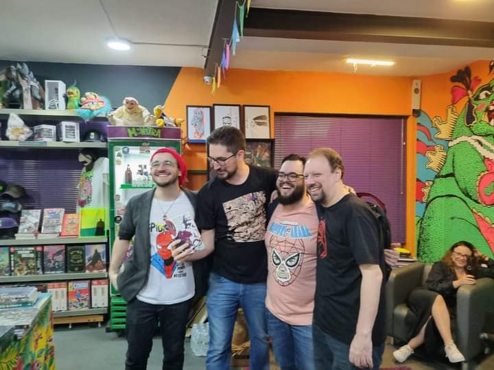 FalaAnimalSite's tweet photo. Começando bem a semana com o lançamento de Nas Teias do Aranhaverso na Loja Monstra!
Obrigado a todos que apoiaram e compareceram!
#homemaranha #superherois #nerd #aranhaverso #skripteditora #marvel #lojamonstra #spiderman #superheroes #geek #spiderverse https://t.co/cCtrkh2K8c