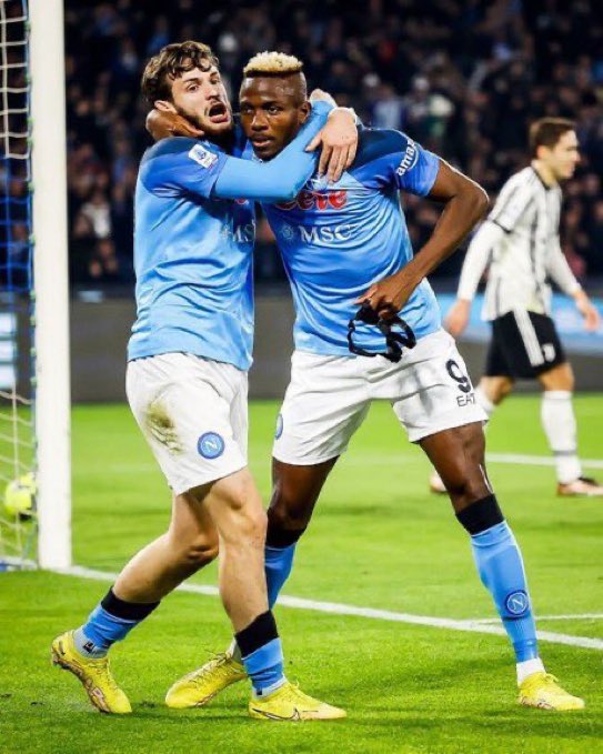 Mh_Mcfc's tweet photo. - فيه ثنائيات بين معلقين ولاعبين ممتعة لأبعد الحدود ، ولكن ثنائية فارس عوض مع نابولي من كوكب آخر🥶

#ثريد أجمل أهداف نابولي بتعليق فارس عوض https://t.co/GWYY0rKtws