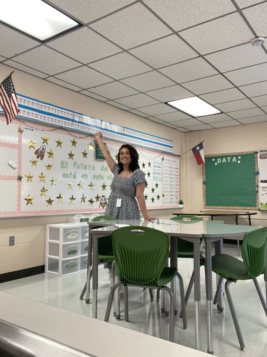 msrosales0's tweet photo. ¡El futuro del mundo está en MI CLASE!🚀✨ first meet the teacher was a success🫶 so excited for third grade! https://t.co/KkxeNOSezR