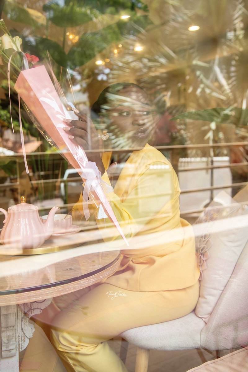 Stop looking at the walls, look out the window There's a world out there.

 @afrodine 

Swipe >>>>>>>> and book your shoot 
🌞 @afrodine 
💄 @sass_haiti 
📍@couleursdutempsht 
📸 <a href="/iamtonytuch_/">iamtonytuch_</a> 
Assistant <a href="/estanis/">estanis</a>.ht