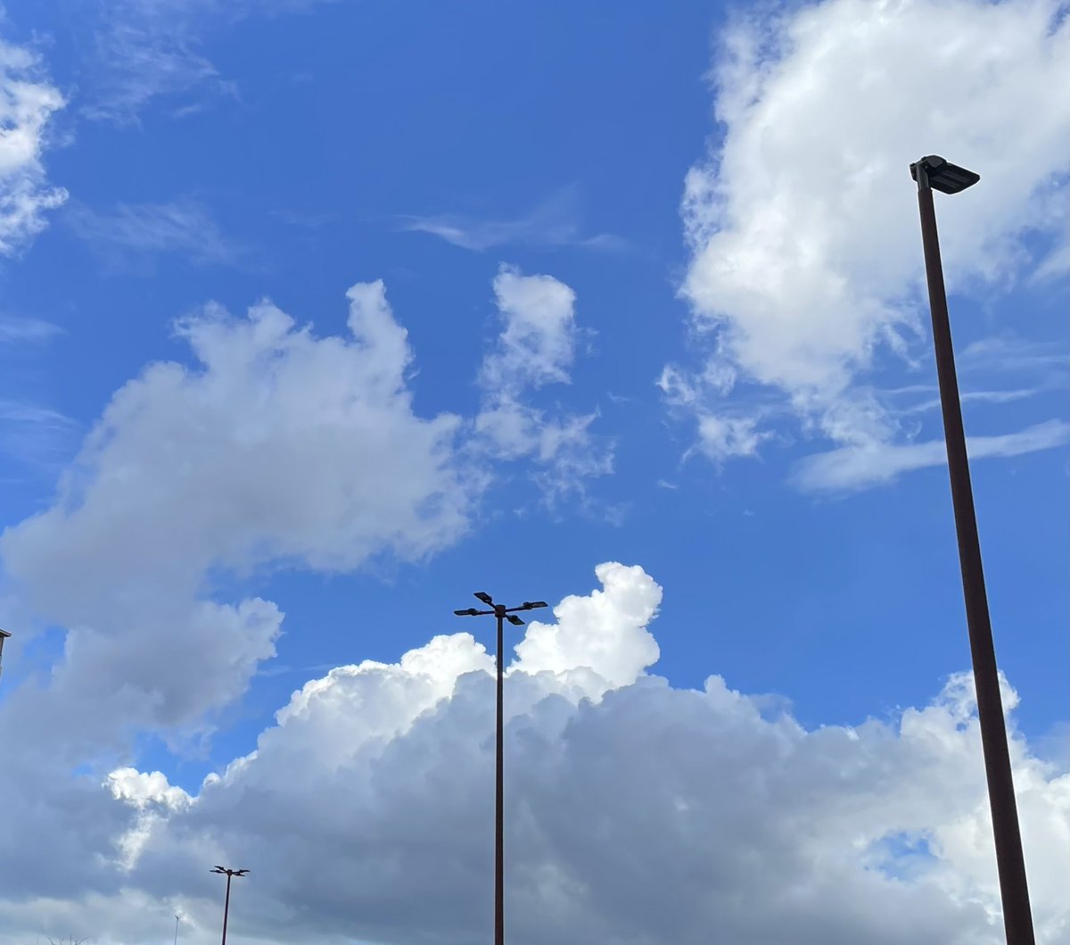 kodomo555's tweet photo. O nuvem do verão 
#夏の☁️雲 https://t.co/9Zc4KcaMHt