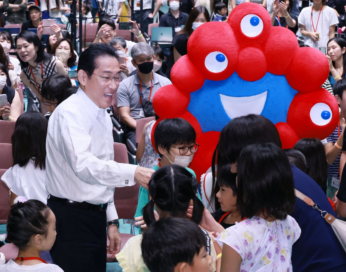 #PMinAction: On August 2, 2023, PM Kishida observed the Children’s Kasumigaseki Tour Day program held in Tokyo.

🔗japan.kantei.go.jp/101_kishida/ac…

#NewFormCapitalism #ChildSupport #Expo2025