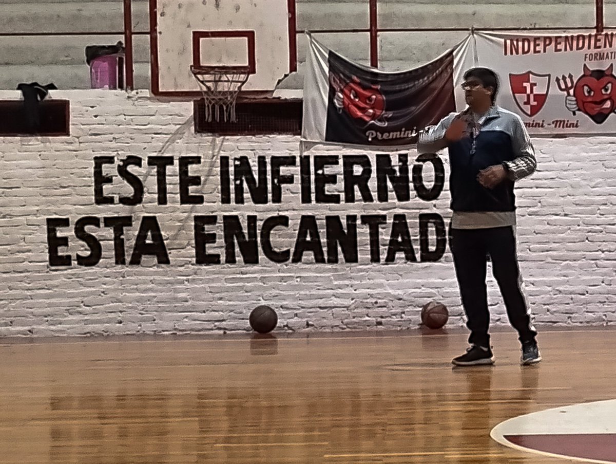 CAITucuman's tweet photo. #Primera | Nuestro plantel se prepara bajo la ordenes del profesor René Sánchez de cara al debut del torneo de primera de la Federación de Básquet de Tucumán.
#RojoTucumano #DaleRojo👹 #FBPT https://t.co/jy2LMtAjjs