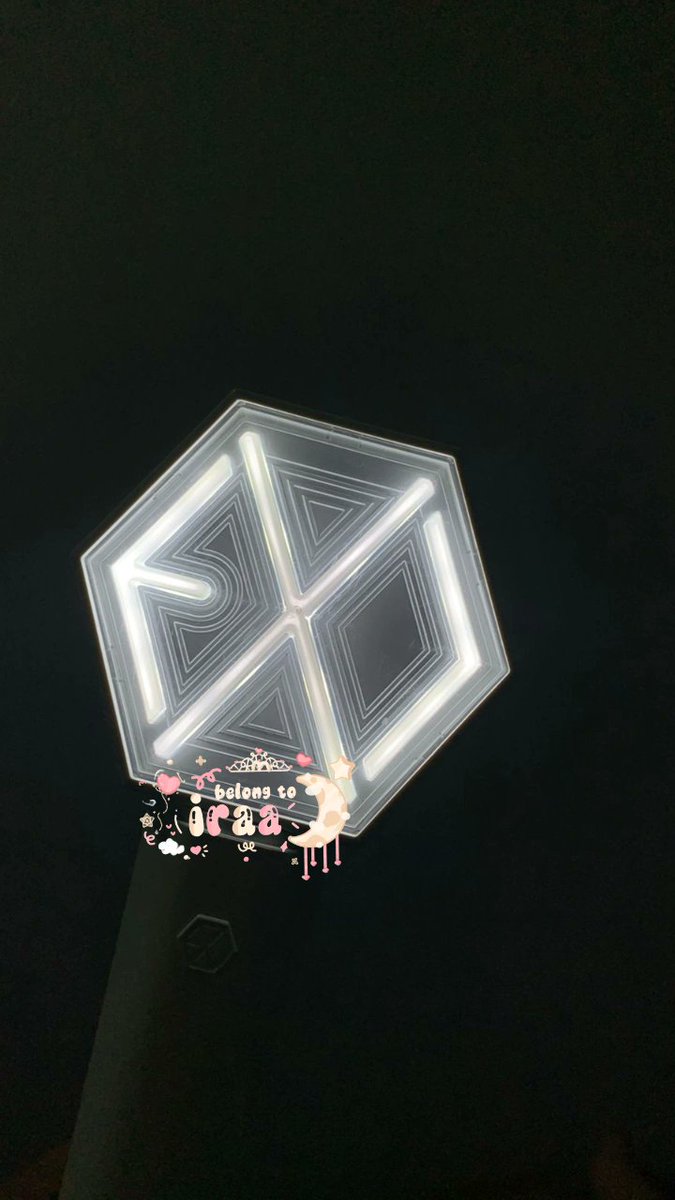 candyleemarkeu's tweet photo. HELP RT GUYS, THANK UUUUUUU 
WTS / want to sell lightstick EXO preloved 550k (masi bisa nego) blm pernah dipake

good condi
ada kardusnya
bisa co oren
dom tangerang 
more detail bisa dm aku yaa
for serious buyer!!

t. wts lightstick EXO preloved https://t.co/X1bicJnOHG