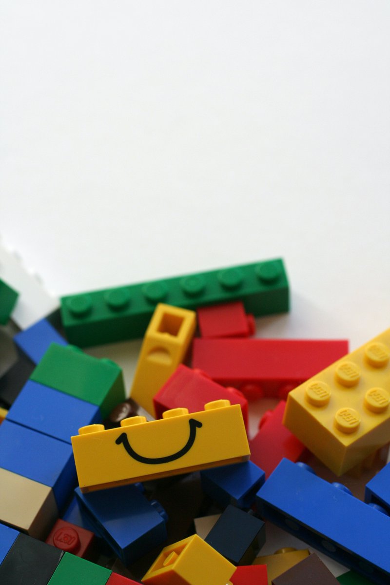 What does a beginner coach, working with young kids NEED to know:
How to make it fun.
How to make it safe.
How to build postive relationships with kids and their parents / carers.
How to teach basic skills in an engaging and enjoyable way.
How to create an environment where the