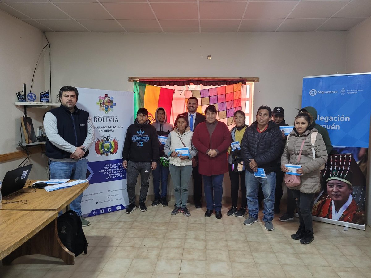ConsuladoViedma's tweet photo. CUMPLIMIENTO DE PROGRAMA DE DOCUMENTACION A BOLIVIANOS QUE RESIDEN EN EL EXTERIOR.- 
En cumplimiento a la Ley 465 “Ley del Servicio de Relaciones Exteriores del Estado Plurinacional de Bolivia” y como parte del Programa de Consulados y Brigadas Móviles
#UnidosPorBolivia https://t.co/vkmf4fhOmB