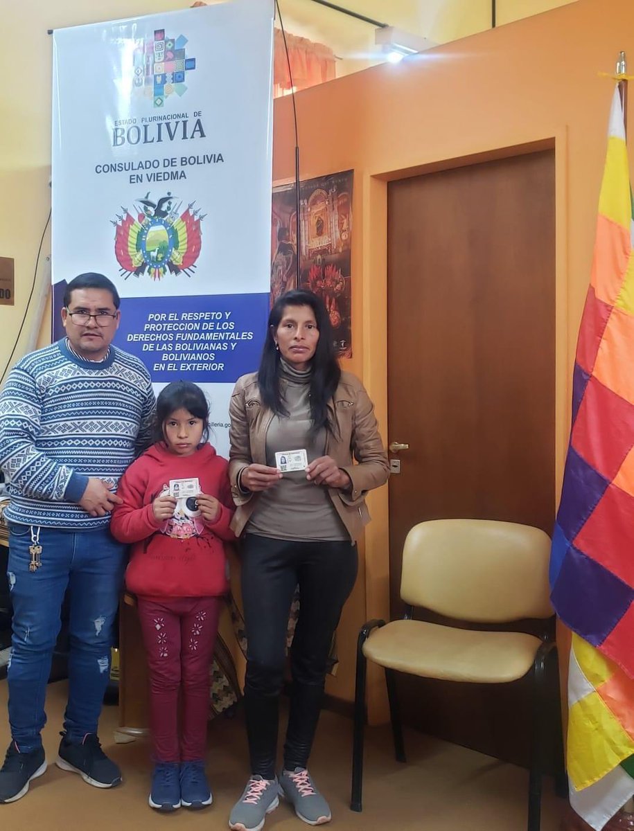 ConsuladoViedma's tweet photo. CUMPLIMIENTO DE PROGRAMA DE DOCUMENTACION A BOLIVIANOS QUE RESIDEN EN EL EXTERIOR.- 
En cumplimiento a la Ley 465 “Ley del Servicio de Relaciones Exteriores del Estado Plurinacional de Bolivia” y como parte del Programa de Consulados y Brigadas Móviles
#UnidosPorBolivia https://t.co/vkmf4fhOmB