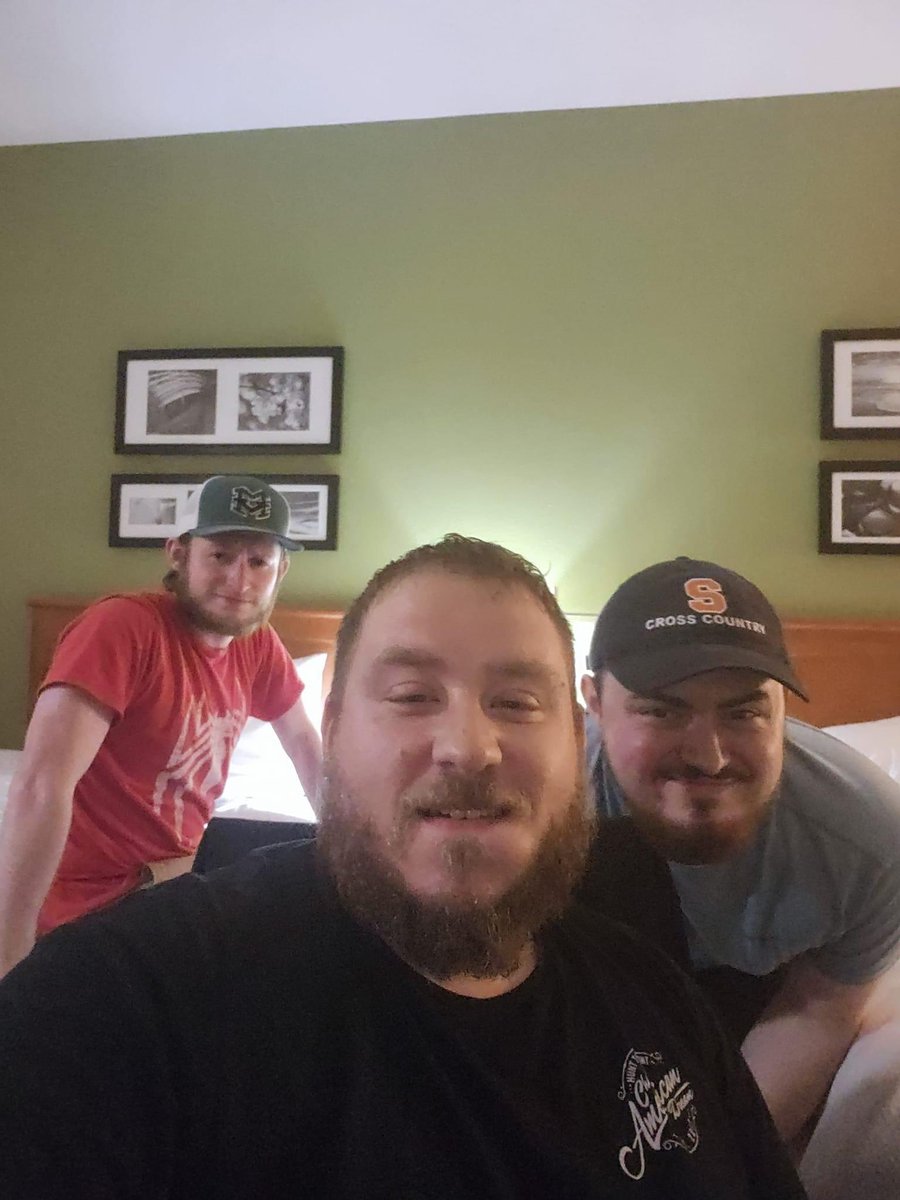 thef1a5h1998's tweet photo. The Boys #gsgp #goonsquad #goonsquadgamers #virginia https://t.co/tWr8fbpVI2