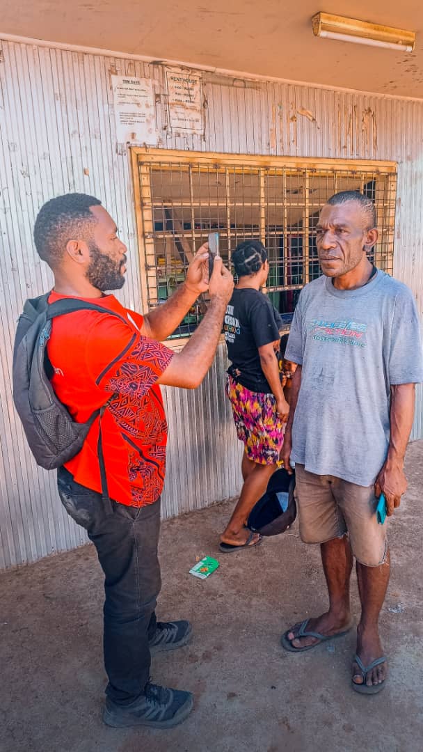 Vodafone_PNG's tweet photo. Vodafone is on the Move 🔥 

Look out for the #RedArmy &amp; get your FREE SIM now! #MakeTheSwitch to PNG's Namba Wan Data Network today 😎 

Yu yet traim na skelim!

#BestDataNetwork #VodafonePNG #TogetherWeCan https://t.co/b9OcipIlRN