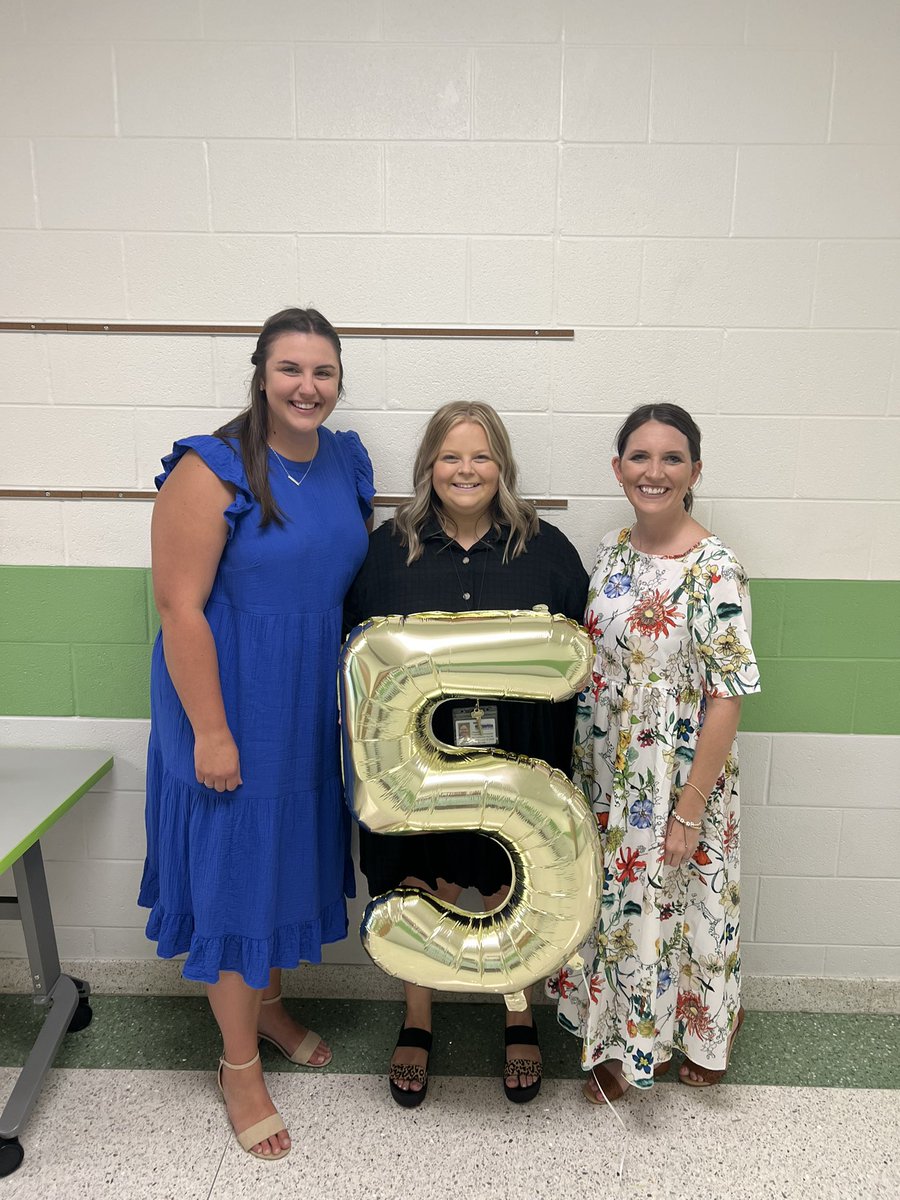 Going into year 5 in grade 5 with an AMAZING team &amp; AWESOME group of kids! 
See you Wednesday! 🩵💛