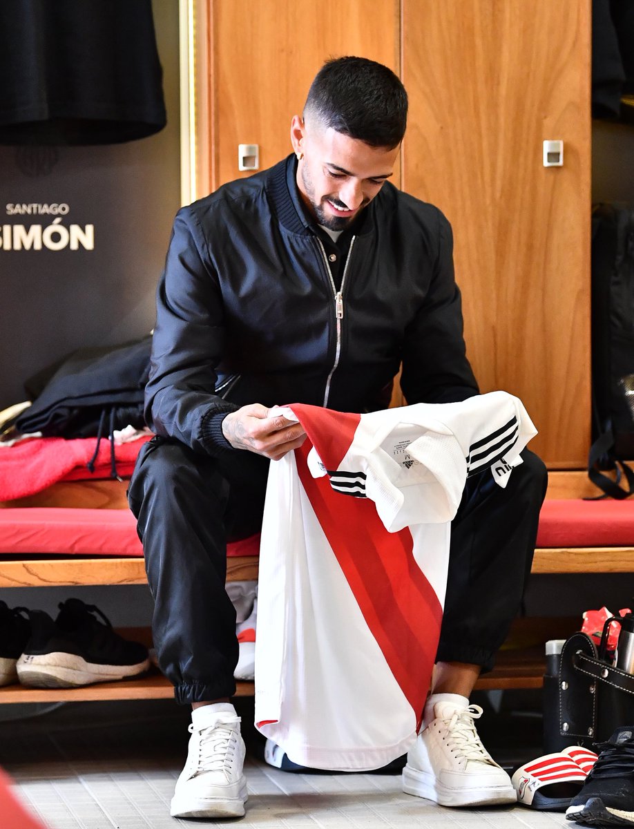 frabigol's tweet photo. Algunos a los 30 años se van a Turquia, otros vuelven al club de sus amores.

Tener sentido de pertenencia no es para cualquiera. Gracias, Manu. 🐓🐔 https://t.co/wcKTTfjtwq