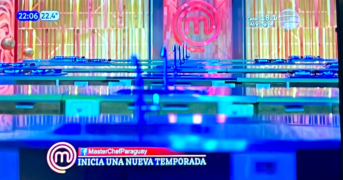 laeupy's tweet photo. Bienvenido @_MasterChefPy al aire de nuevo por @Telefuturo feliz súper estreno #MasterLunes https://t.co/C6oF6wkdoU