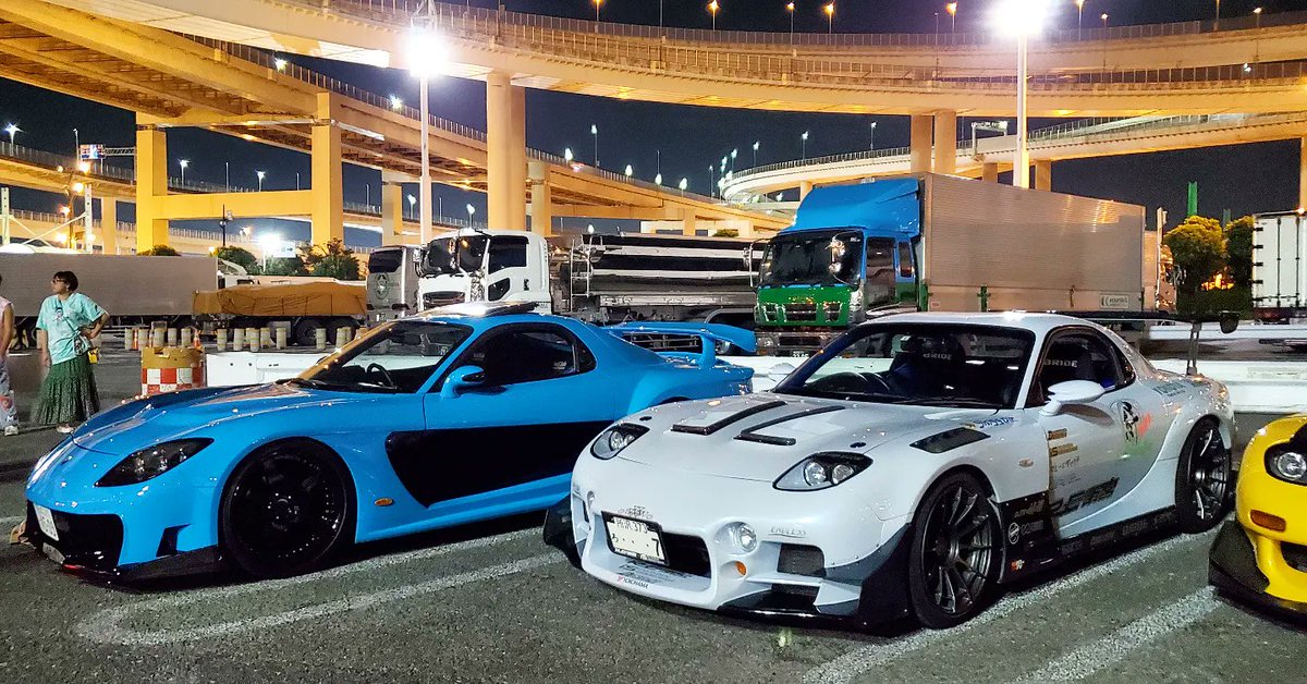 jdmglobalWH's tweet photo. What an incredible lineup of FD RX7s 🤯. How could you not love this chassis with so many different ways to tune it 😍
#DaikokuPA #RX7 #fd3s #13b #rotary #mazdaspeed #panspeed #reamemiya #scootsports #brap #fdrx7 #widebody #fastandfurious #tokyodrift #veilside #wangan #jdm https://t.co/lBHBeHBOTB