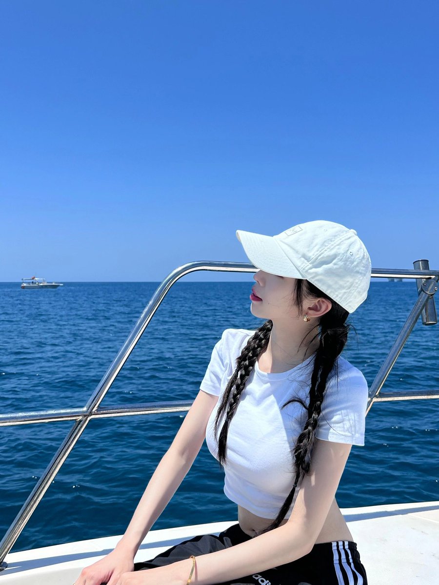 VeraaaYang's tweet image. In my next life, I want to be a daughter of the sea, so I won't have to worry about catching fish.
#Seafishing
#Hooks
#Fishinggear
#Fishfarming
#Seaside
#Speedboatfishing
#Fishingtournaments
#fishing