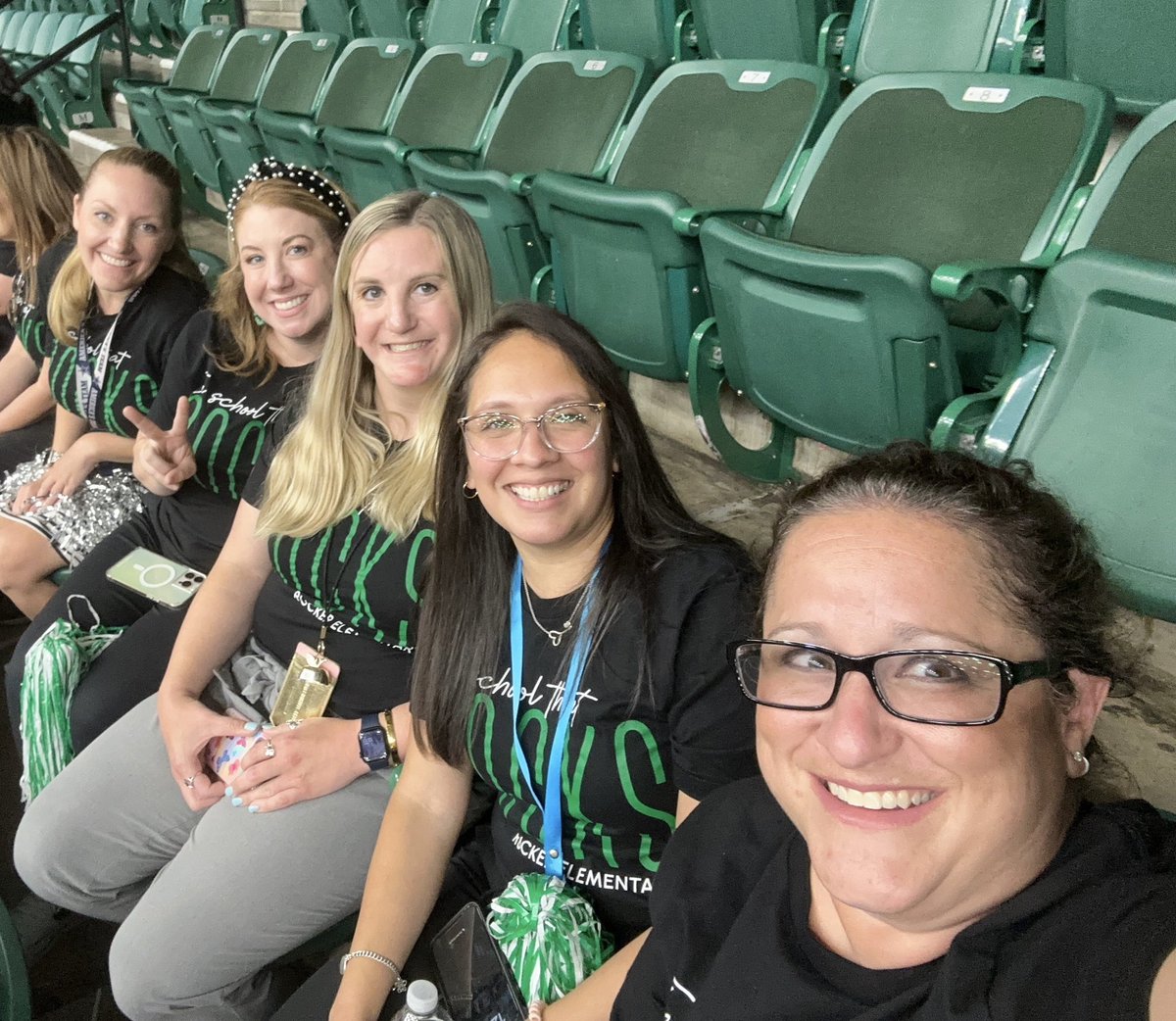 EckroteMs's tweet photo. Such a fun day 🍎💚 #ProsperProud https://t.co/R18j0sXBH3