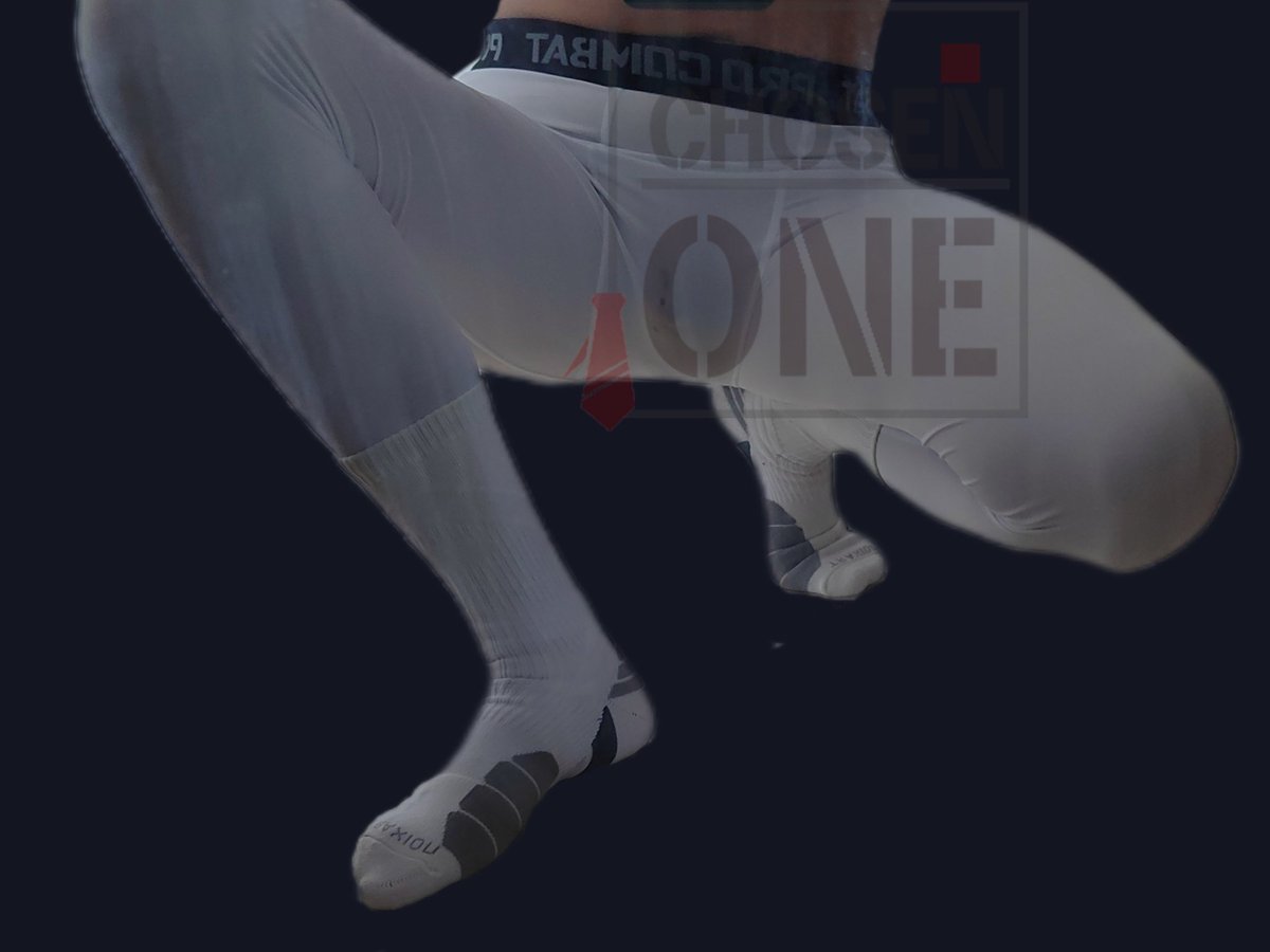 CHOSENONE_S's tweet photo. 高弹➕黑丝袜（白球袜，黑色耐克袜）
主打一个混搭。 https://t.co/DrUPxefizq