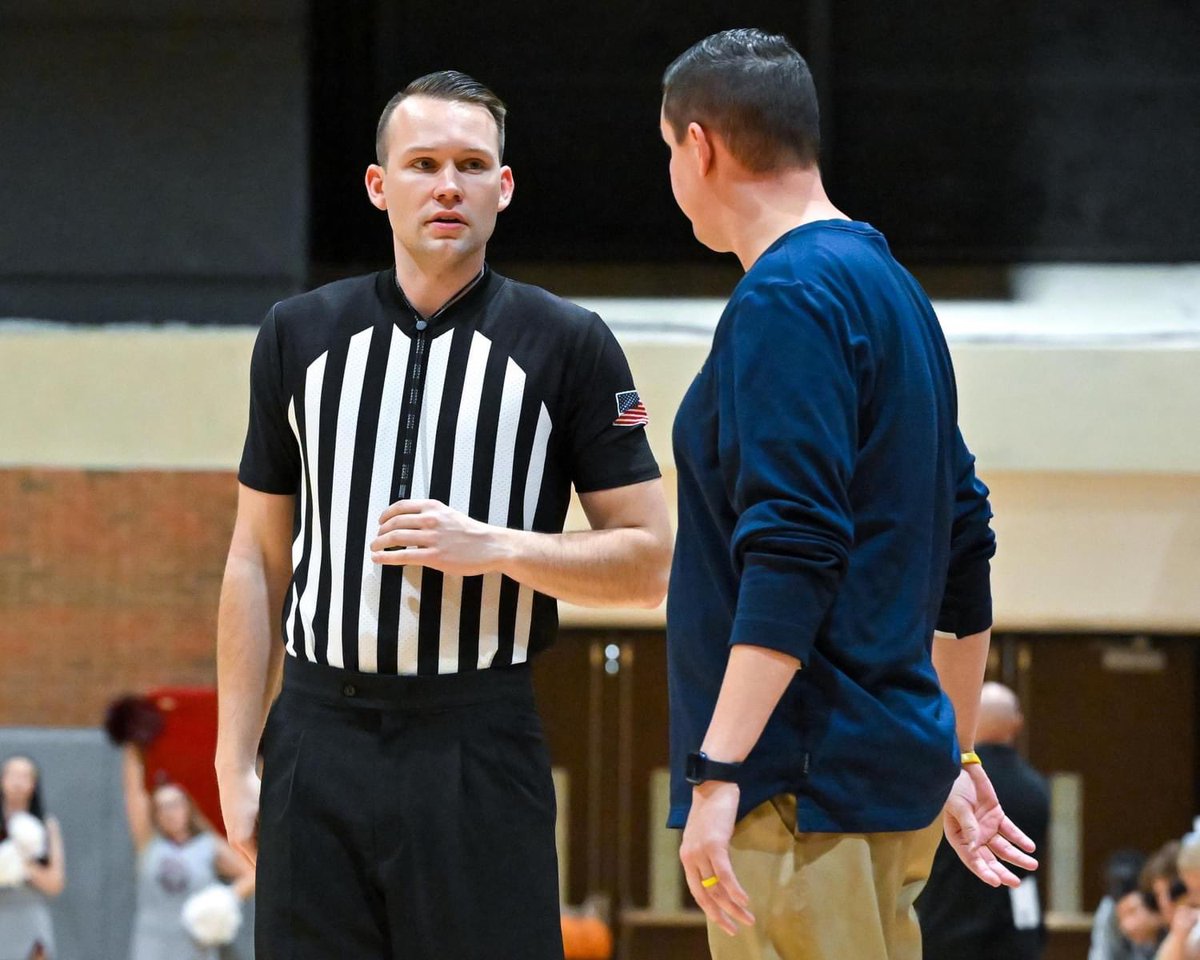 CoachDye3's tweet image. Any junior high or High school kids looking for someone to help them prepare for college? Send me a direct message and we can work on setting up some workouts. Former college player and Head College coach for 13+years!