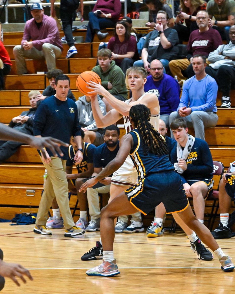 CoachDye3's tweet image. Any junior high or High school kids looking for someone to help them prepare for college? Send me a direct message and we can work on setting up some workouts. Former college player and Head College coach for 13+years!