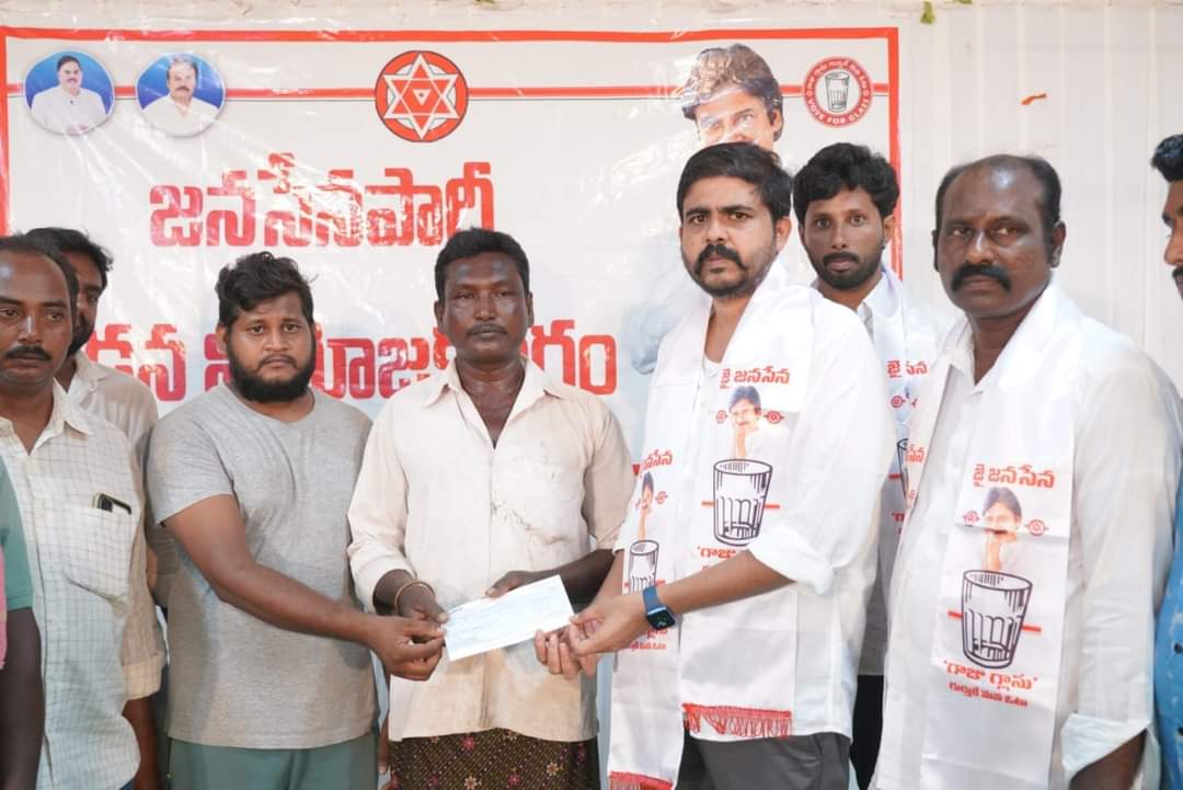 NethiRoyal's tweet photo. @VannurappaJSP @PawanKalyan @NagaBabuOffl @jananetra @JanaSenaParty @JSPShatagniTeam @yramsudheer @TeamPowerSena @JanasenaAllTeam https://t.co/Esd2ctmWMo