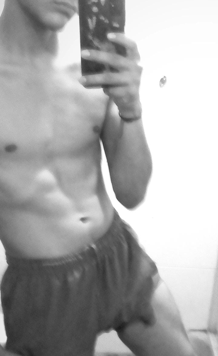 morbocuu's tweet photo. No solo el abdomen tiene marcado este hetero, quieren ver mas https://t.co/fCeoo8hXwt