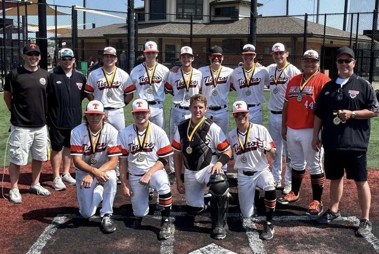 Tigers_18U's tweet photo. Been a long week without baseball, but it’s time to salute this squad. They chose to play this summer, some of them knowing it was their last. Respectful, hardworking and a #funcommitted bunch till the end. 

The @NorthILTigers Quatro Black 18U. https://t.co/Sb7AWTVqZj